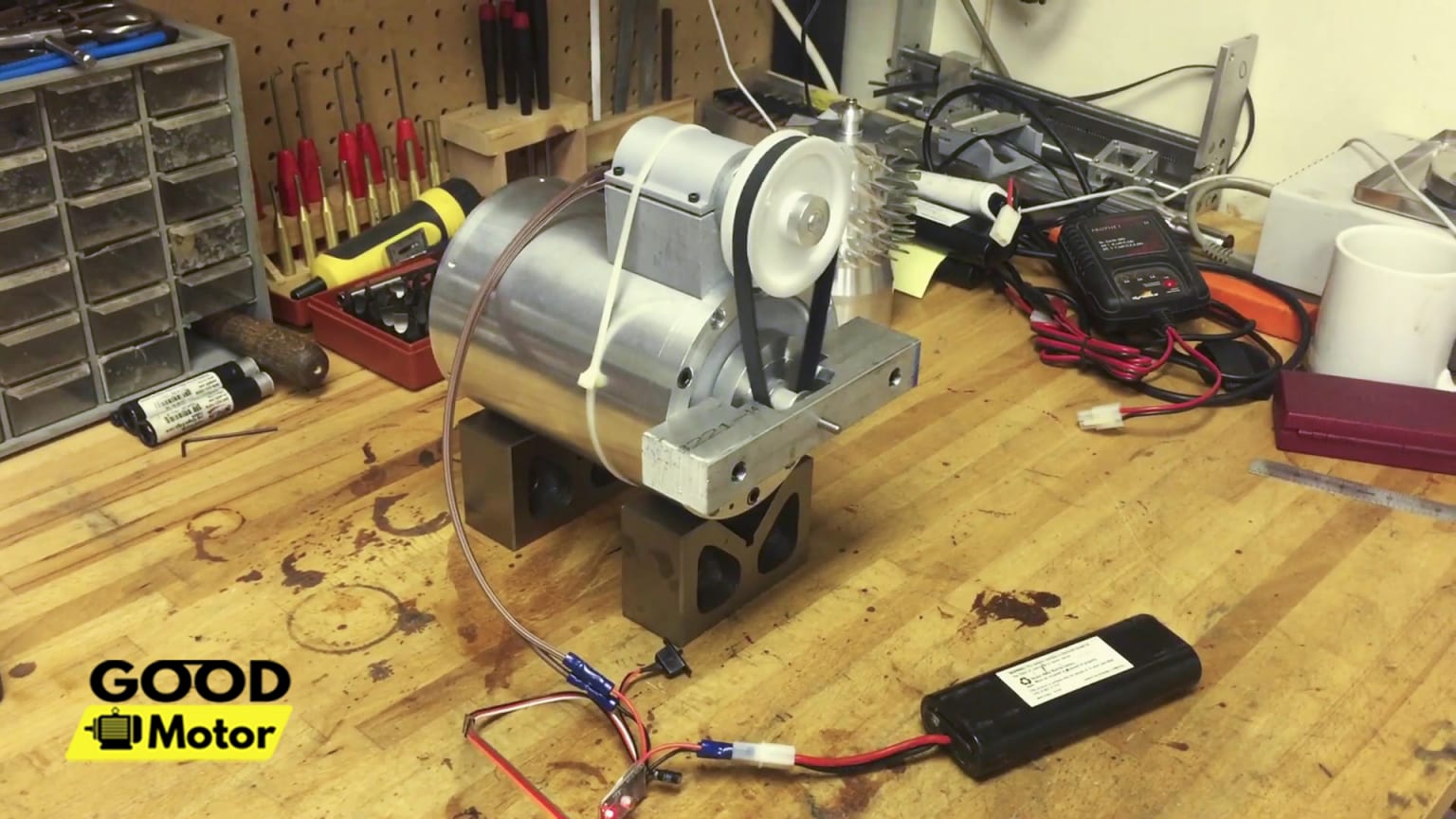 Bơm hút chân không phụ trợ cho máy bơm phân tử Turbo (Turbomolecular vacuum pump